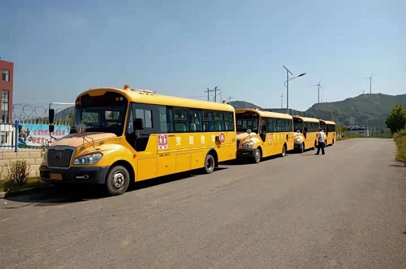 4小時(shí)工作制，雙休寒暑假，校車駕駛員等你來